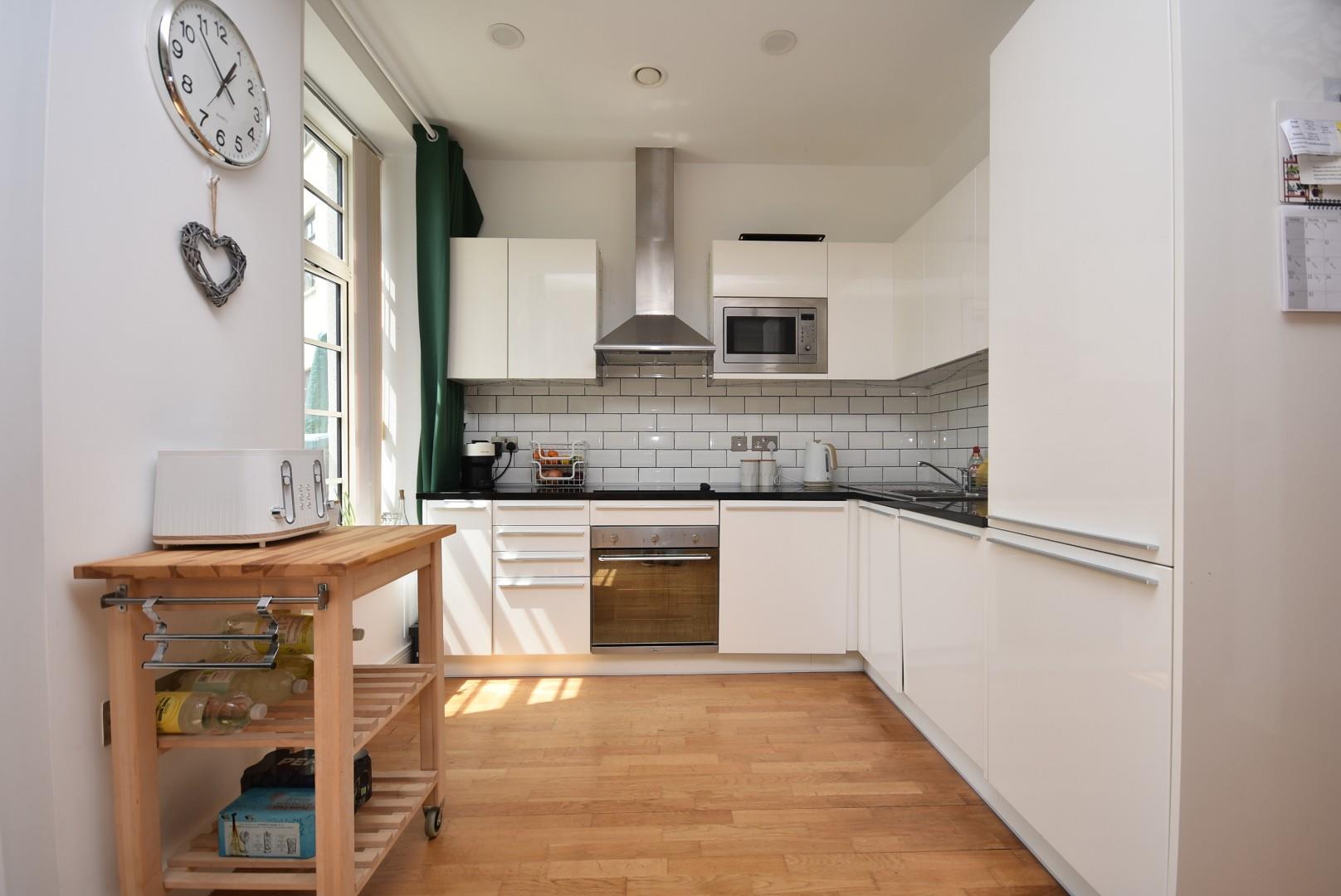 8 Woodlands, Hayes Point, Sully, CF64 5QE